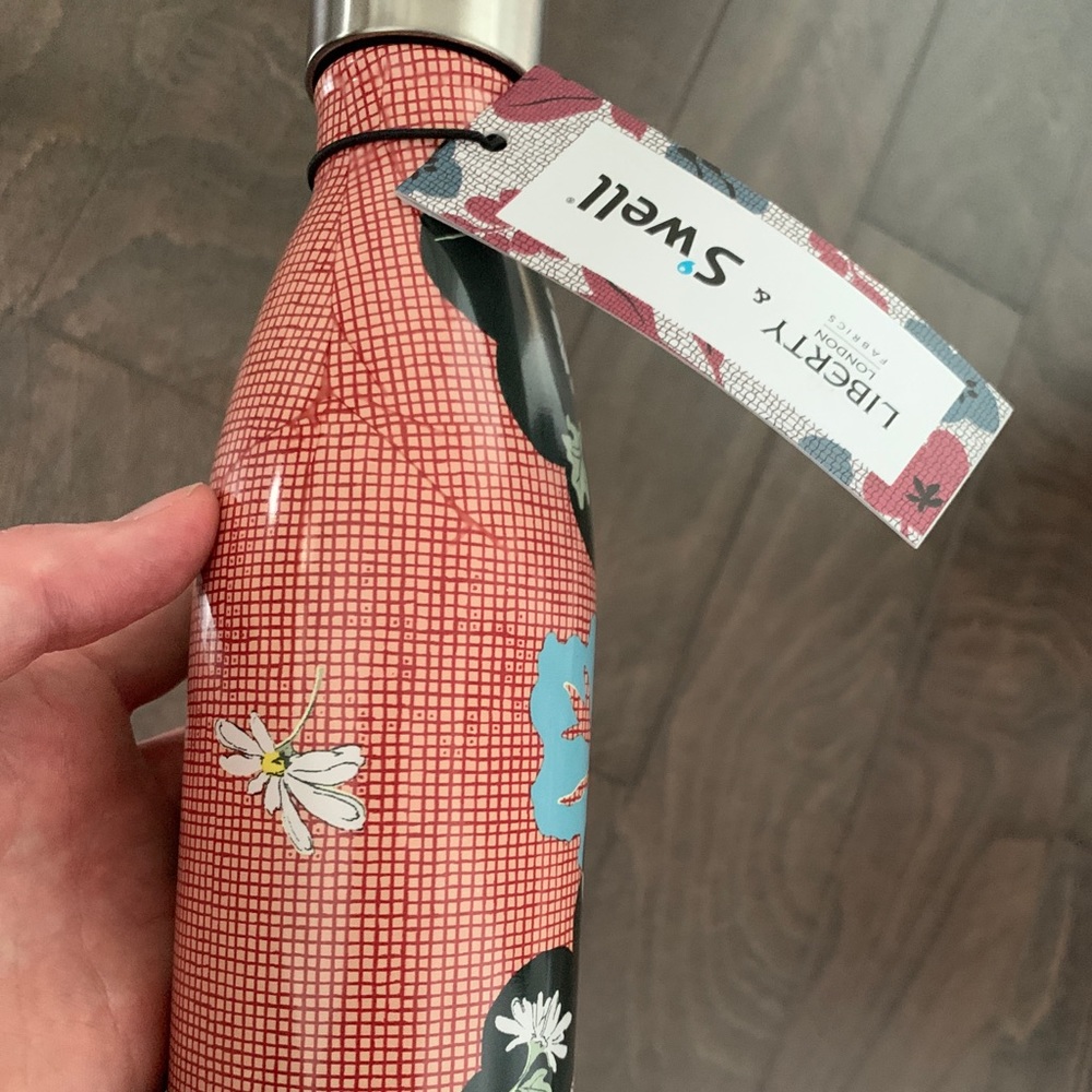 S’well Liberty of London fabrics insulated bottle - Picture 7 of 8